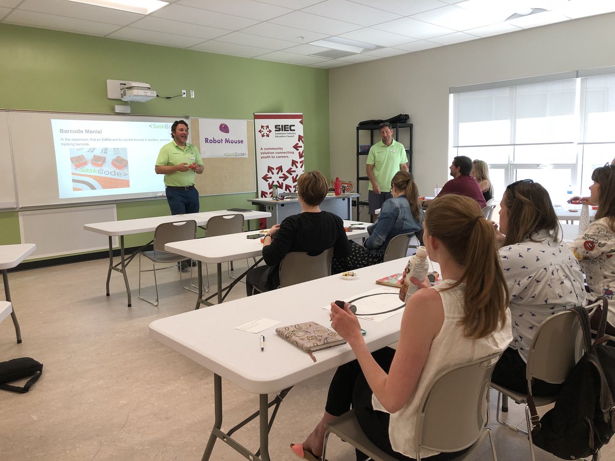 SaskCode's tweet image. Thank you teachers for joining us today for our last #Edison PD of the school year!!! @saskatooniec #saskcode #cancode #robotics #engagement #sidebyside #relationships
