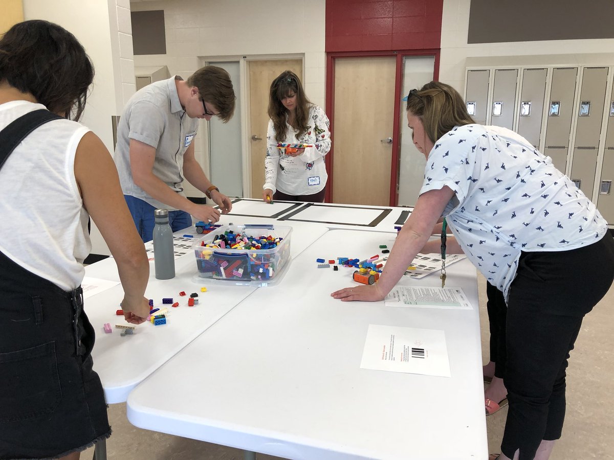 SaskCode's tweet image. Thank you teachers for joining us today for our last #Edison PD of the school year!!! @saskatooniec #saskcode #cancode #robotics #engagement #sidebyside #relationships