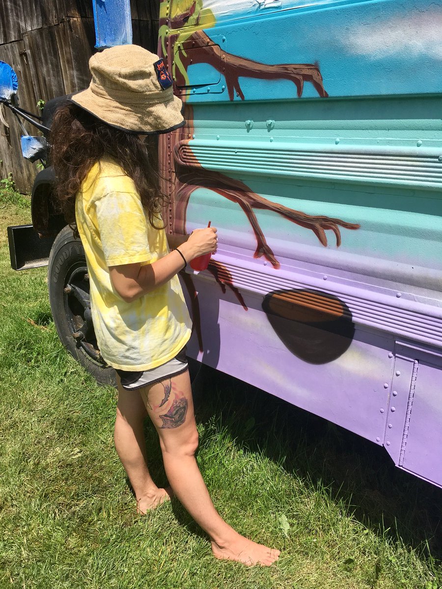 It’s been a beautiful day to get creative and @jerodablack and @funkyfaeart are in top crushmode. Can’t wait to see Fern Hollow Farms VegBus out and about!

#theguardianaliens #athensohio #beautifyyourworld  #vegbus #communityfirst #arthappens #artmatters  #montanagold #busart