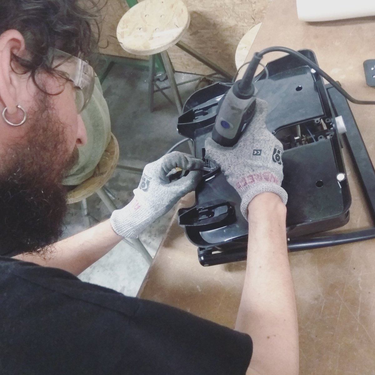 labdefab's tweet photo. Ahir va ser un #RepairPoint monopolitzat per #Tostaores que havien deixat de funcionar!! ❤🛠
#FabricaBarri en col·laboració amb @LasNavesINN @LasNaves @AjuntamentVLC
#Repara #Repair #Obsolescencia #Reutiliza #Benimaclet https://t.co/Hs9Zni0oPo