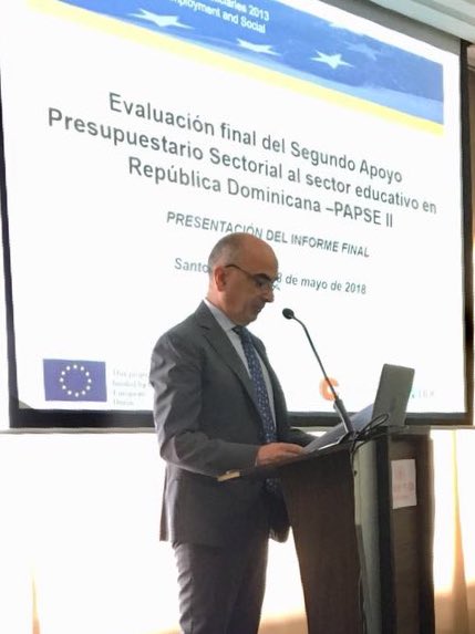 EmbUEenRepDom's tweet photo. “En un entorno cada vez más complejo para la cooperación internacional, la evaluación es una herramienta clave para que la Unión Europea y sus socios comprendan no solo lo qué funciona y lo qué no funciona de sus programas, sino también por qué y bajo qué circunstancias.” #PAPSE https://t.co/CR66GqpEz3