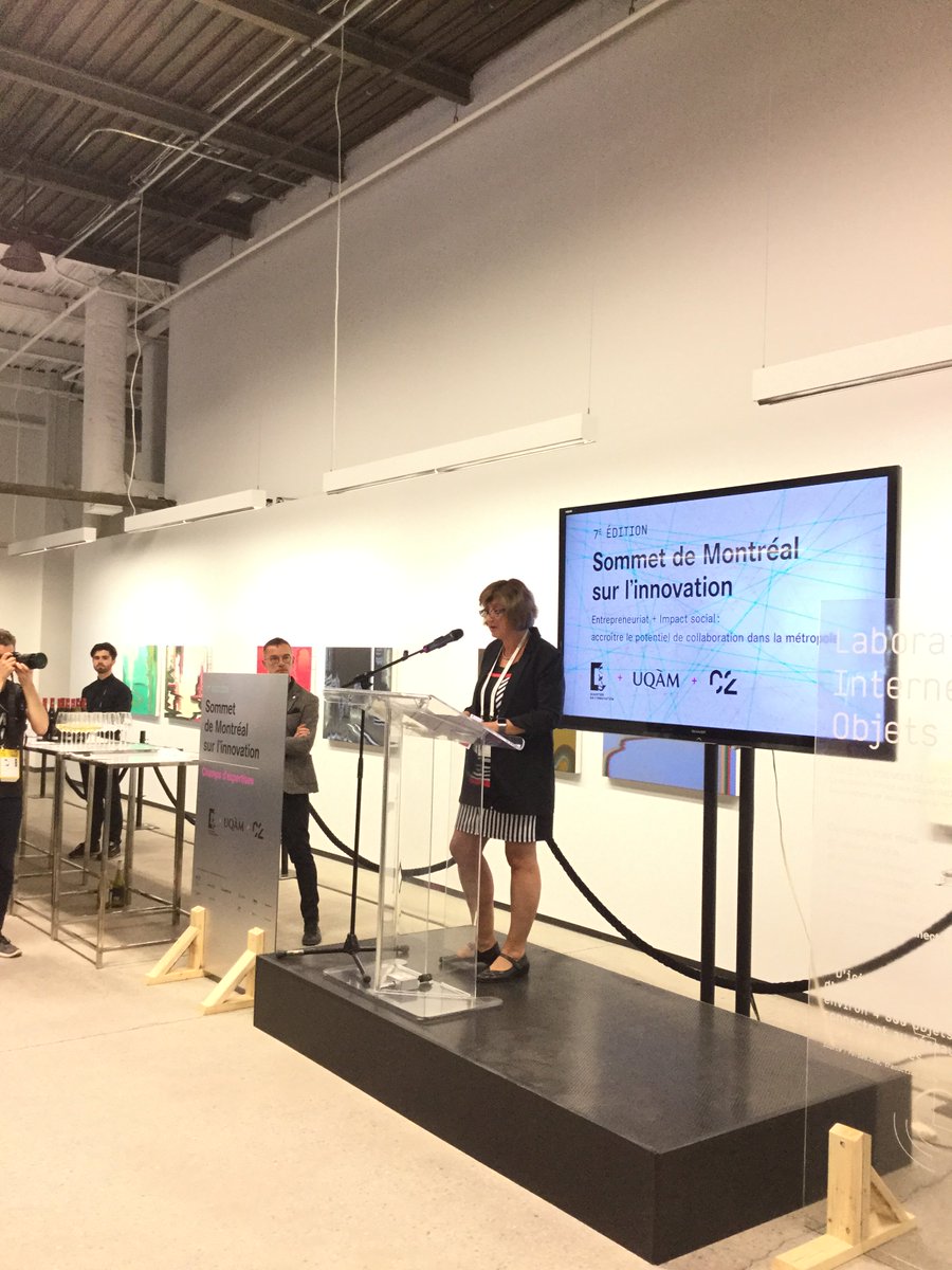 Le cocktail du sommet débute, une belle fête accompagnée d’un parcours interactif pour découvrir 10 projets collaboratifs de recherche partenariale #smi2018 #UQAM #innovation
