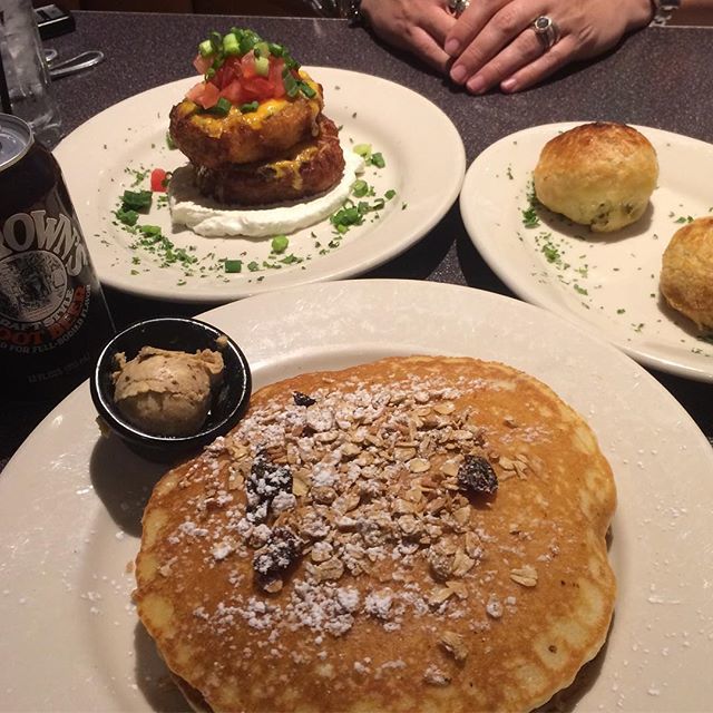 helgagrace's tweet photo. The conference was located conveniently near a @zaftigs! #masslib18 #latkes @zaftigsnatick @surlyspice https://t.co/y4h5LRoOS7 https://t.co/57DmztR3hy
