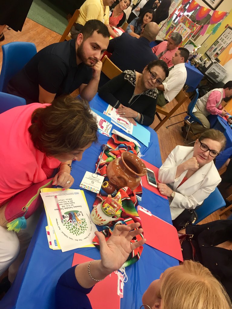 luis_a_lucio's tweet photo. Our @utrgv students and @uhdowntown BESO students Enjoying the @HISDMultiPrgms dual language fiesta! #futurehisdteachers #HISDdlFiesta #everyonerecruits @HISDRecruiter https://t.co/YKAONt64DL