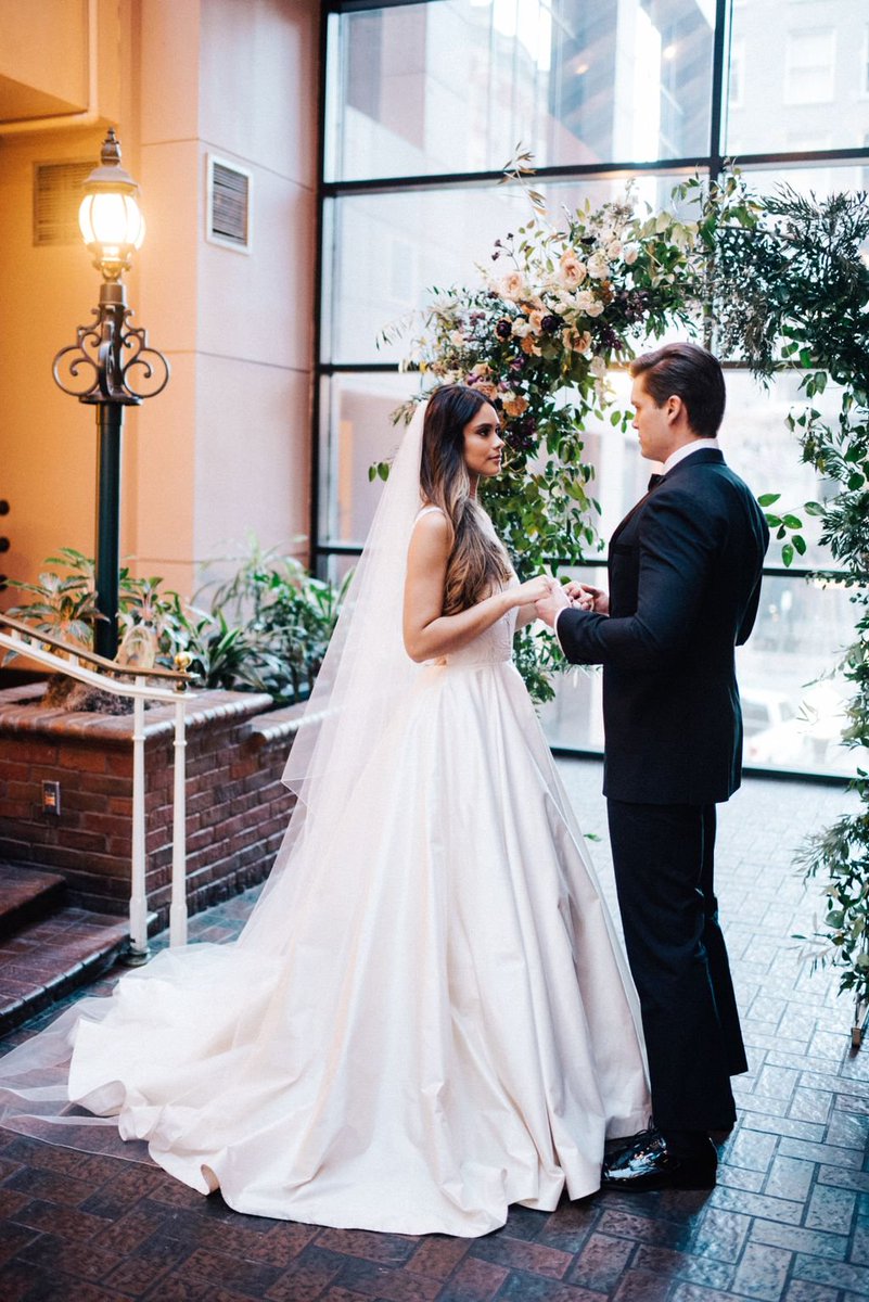 interconnola's tweet photo. Happy #WeddingWednesday! Make your day magical with us at the InterContinental New Orleans hotel! https://t.co/7V34g3eDzS #SayIDo #NOLABride #SouthernWedding #InterConNOLA #StCharlesAve #NOLAWedding #DestinationNewOrleans #DimDev #IHG https://t.co/QoCXZldVkT