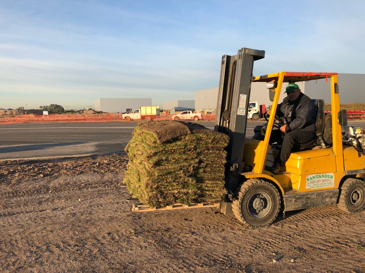 Comenzamos con la provisión de panes de tifway 419 en la futura Villa olímpica. <a href="/juegosolimpicos/">Los Juegos Olímpicos</a>