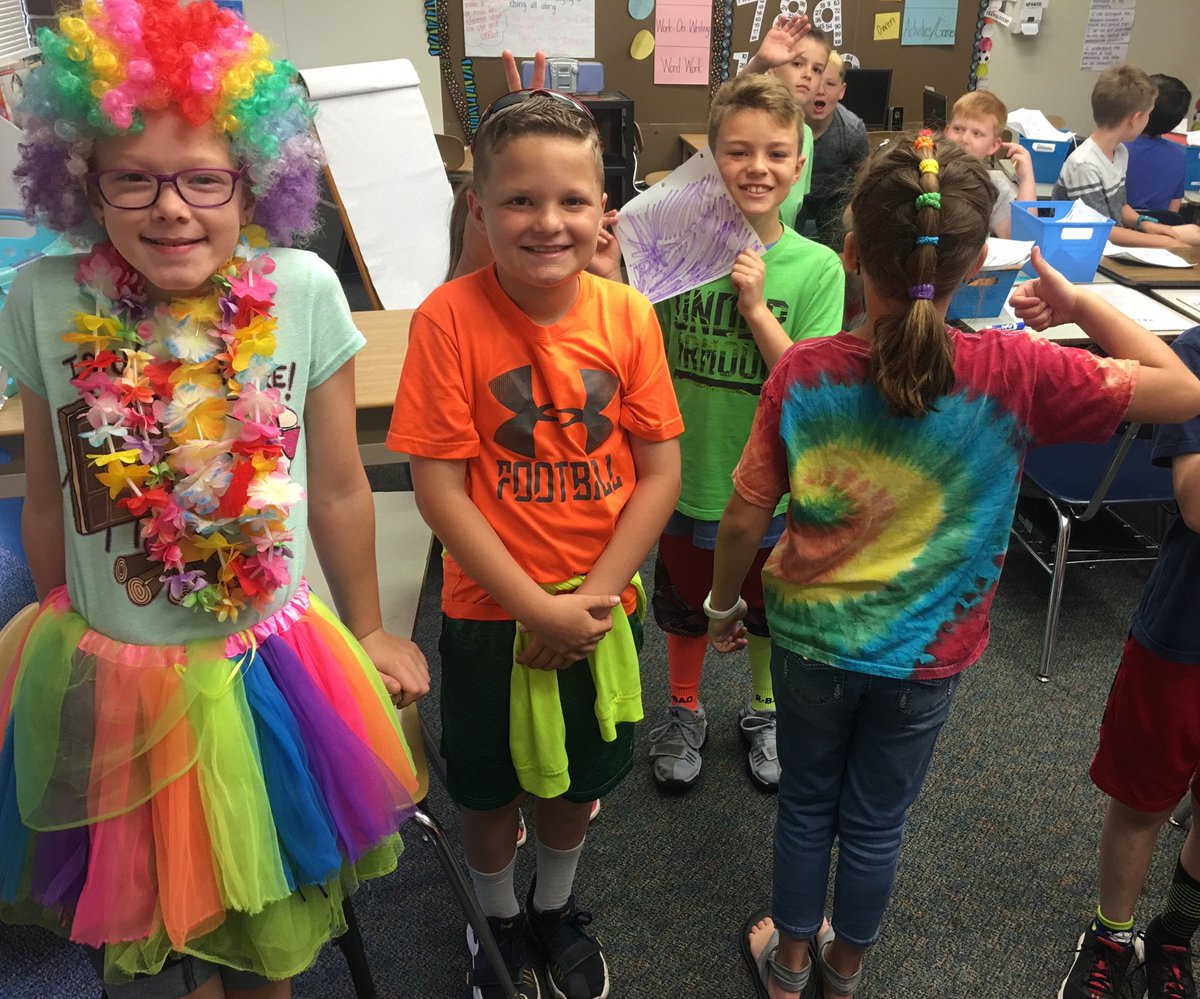 SouthNPQ's tweet photo. It's Rainbow Day.  They sure look colorful. #ExperienceNP https://t.co/9o8TGR9xRy