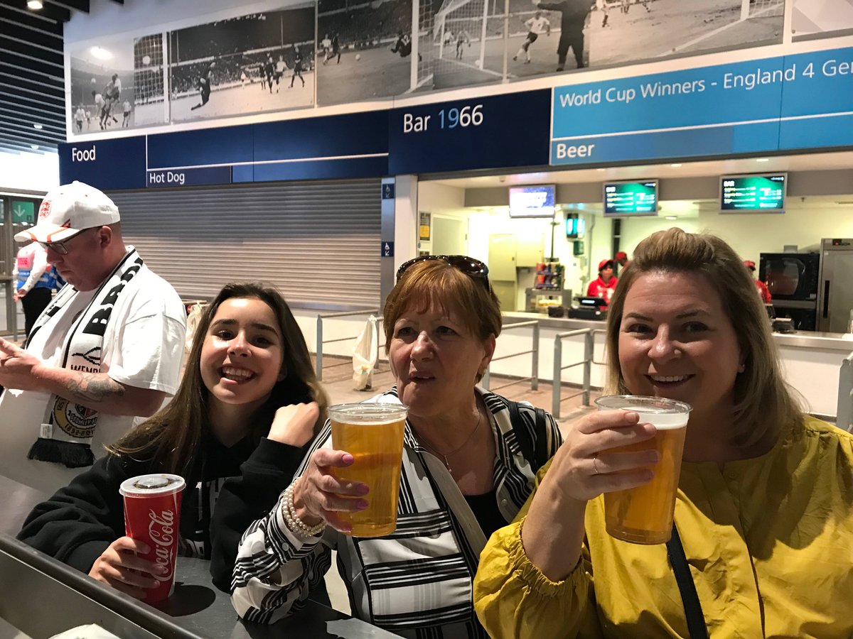 DCatchesidesltd's tweet photo. The Girls enjoying a pint while the lads were on Babycham https://t.co/k8CNl3bbmo
