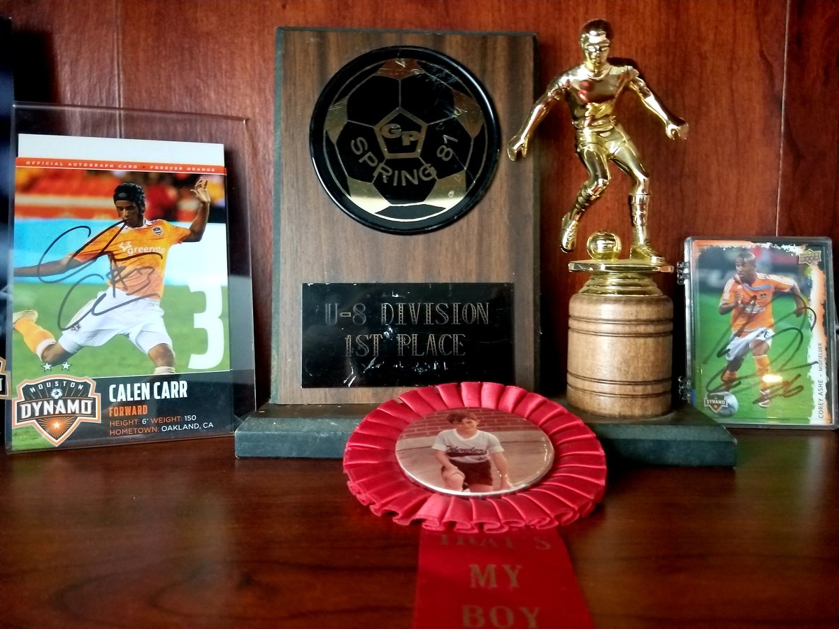 Michaelcx's tweet photo. To honor tonight's theme,
here's a look at my last,
remaining trophy. #80s
#GameDay #Dash80s
#KeeperNotes
#GrandPrairie #Texas https://t.co/ezJzg3nKxT