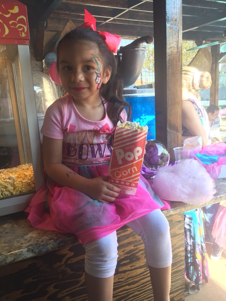 crepe_le's tweet image. Snow Cone ❄️ Station and Pop Corn Station by Le Chef Crepe 👩‍🍳