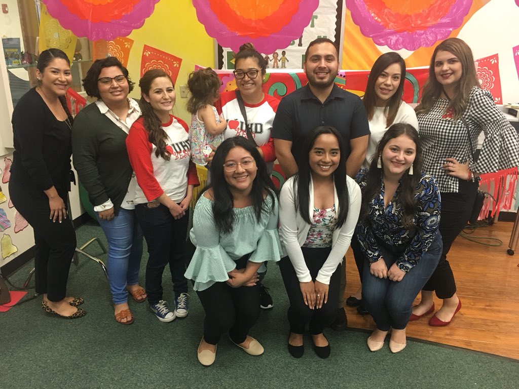 luis_a_lucio's tweet photo. Our @utrgv students and our host families are AMAZING! After a long day, they still have energy to learn more about @HISDMultiPrgms Dual Language Prog. #HISDdlfiesta #everyonerecruits @HISDRecruiter https://t.co/z7t3LQ93AP