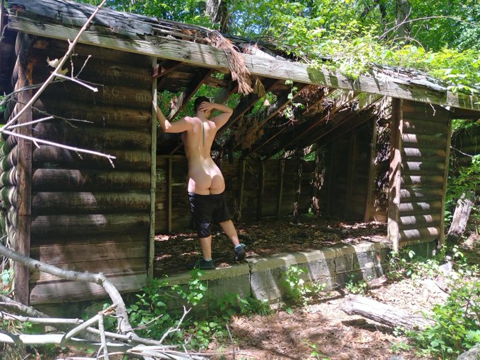 Went for a trail run in New Jersey, and found a secret place to take some pics. 🤫 More here: https://t<a href="/tag/ginnywoolf"class="tags"><span>#ginnywoolf</span></a>