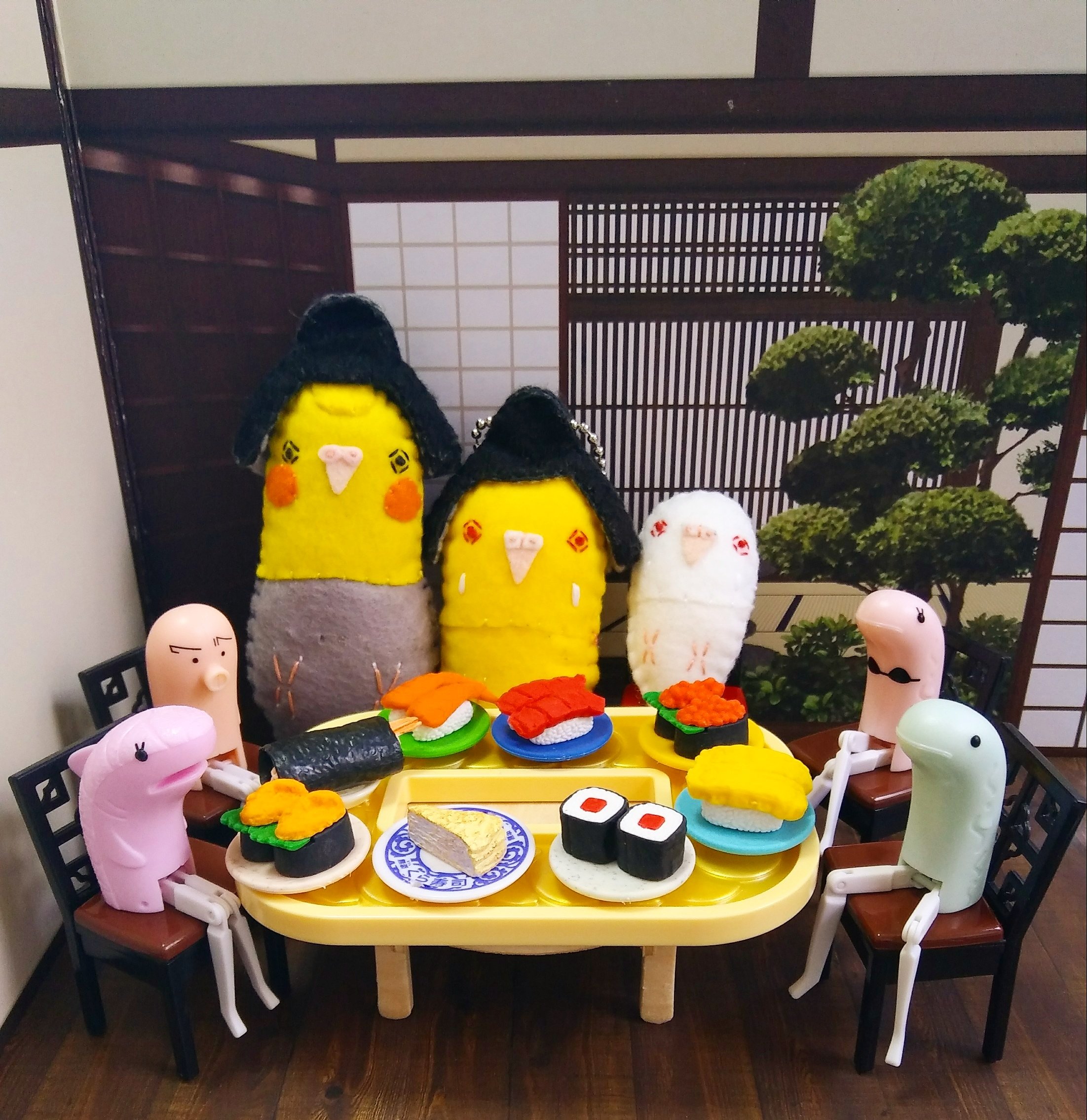 船堀インコ ふなぼりいんこ 10 子宮全摘開腹手術済 昨夜はくら寿司 の 黄昏のギョジン さん達が遊びに来て みんなで回転寿司パーティーしたよ 船堀インコ 鳥グッズ くら寿司 黄昏のギョジン Kurasushi チンアナゴ チンアナ男
