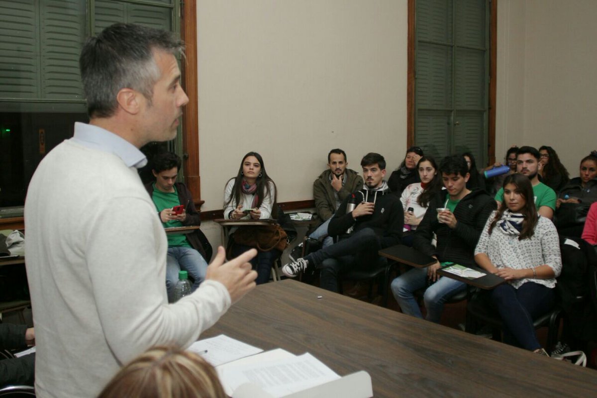 leandrobusatto's tweet photo. Muy enriquecedor debate junto a @lucila_puyol en @FCJS_UNL convocado por @JaqueFcjs sobre #Femicidios y el rol de la #justicia https://t.co/ZtjaXmUgWT