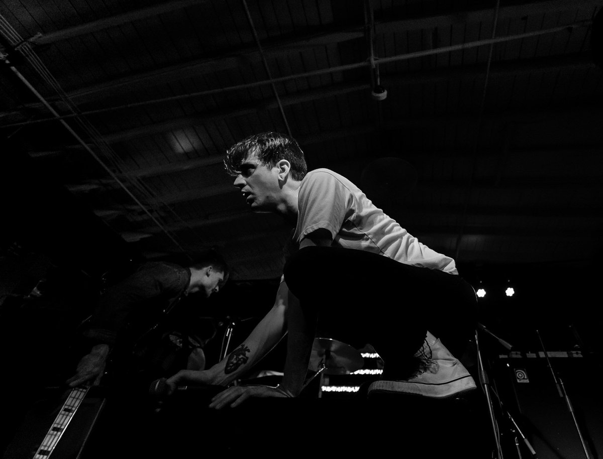 shutter16's tweet image. A moshipit is all we ever need \m/. @UnderoathBand , @DGDtheband , @veilofmayaband, and #Limbs  blessed us with the #NoFixTour at @MMHLex 
by @Bhanks1987 

#twitfromthepit # #dgd #dancegavindance #veilofMaya #underoath 

shutter16.com/underoath-shak…