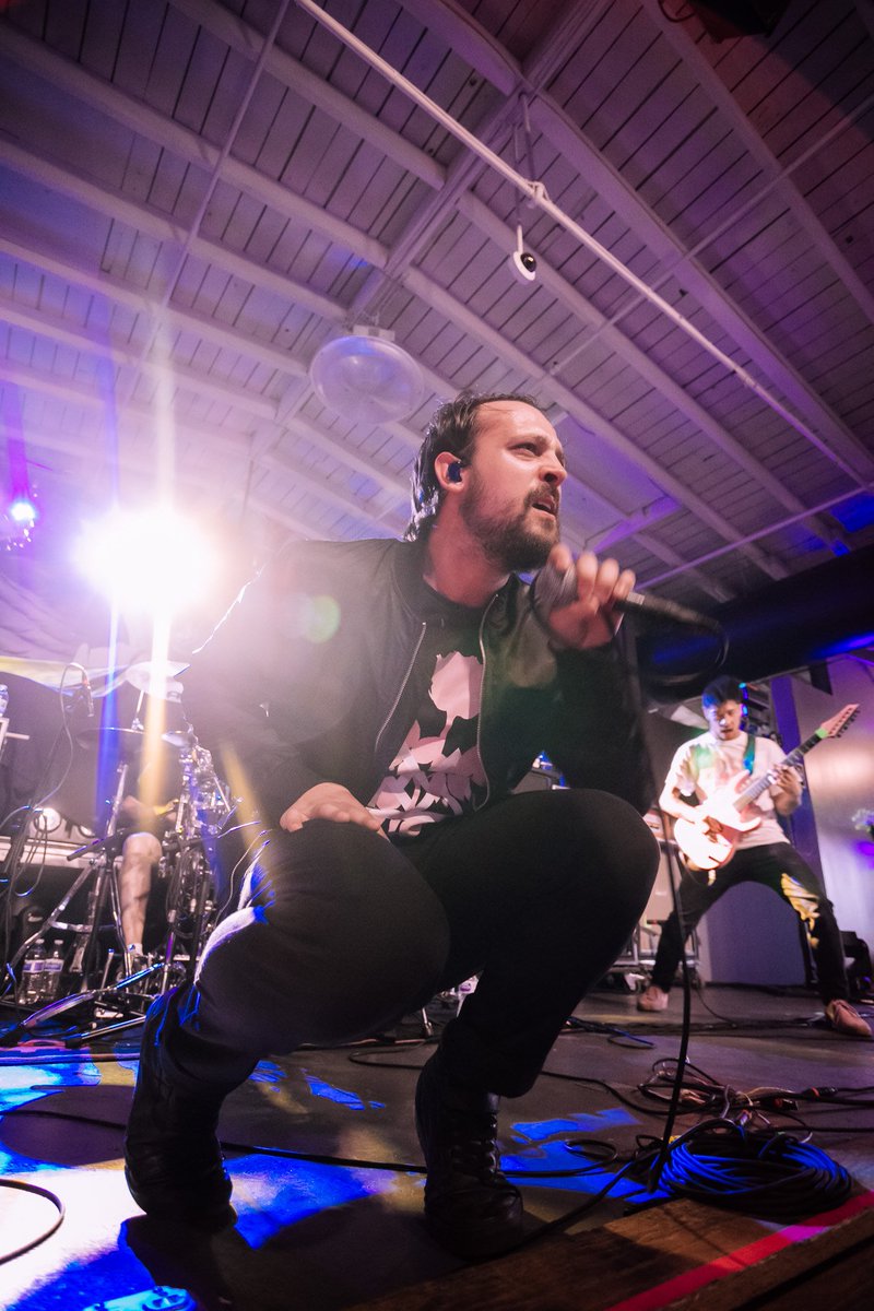 shutter16's tweet image. A moshipit is all we ever need \m/. @UnderoathBand , @DGDtheband , @veilofmayaband, and #Limbs  blessed us with the #NoFixTour at @MMHLex 
by @Bhanks1987 

#twitfromthepit # #dgd #dancegavindance #veilofMaya #underoath 

shutter16.com/underoath-shak…