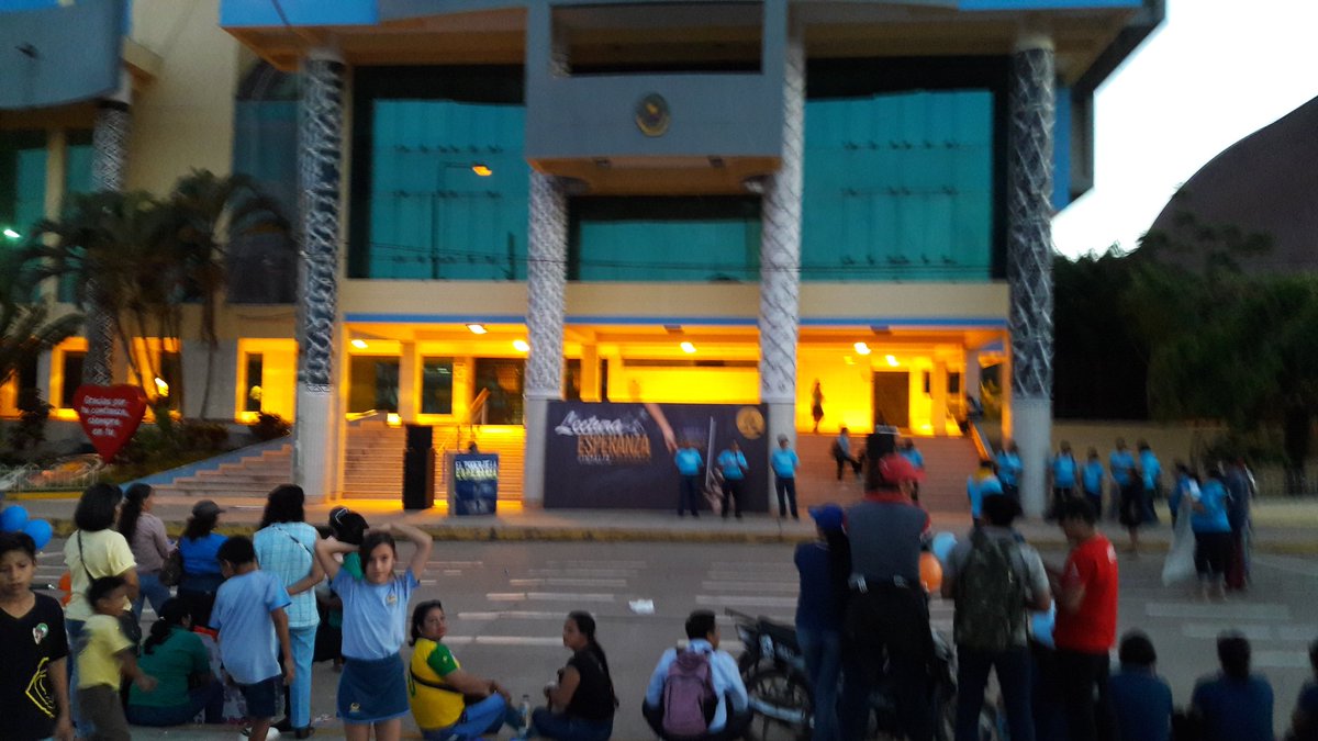 nmendozasalas's tweet photo. Todos unidos en este pasacalle #ImpactoEsperanza #LibroEsperanza #tomatulibro y comparte salud emocional 📖📘 @RosaLlontopDia1 @AdventistasMOP @mcoaugarte @javiervc69 @PrEudis1 @mcoaugarte https://t.co/B03iYC5gpV
