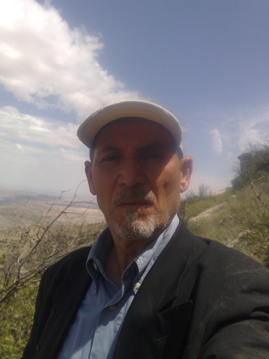 SmidaSamali's tweet image. UN VIEILLARD DE 64 ANS SEUL DANS LA HAUTE MONTAGNE ,CONSULTANT LA PHONE VEGETALE ET ANIMALE ,POUR LA SAUVRGARDER.