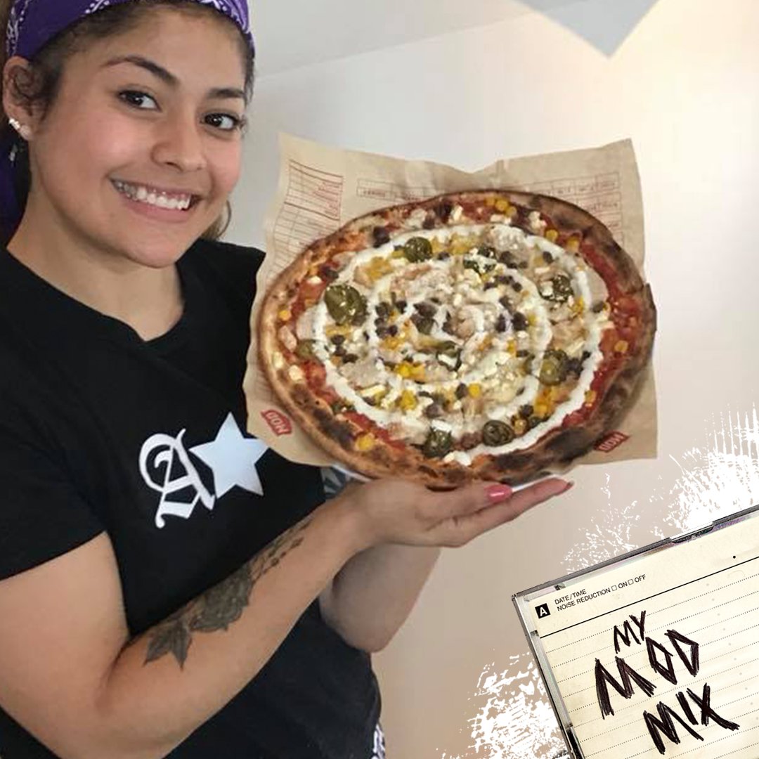 MODPizza's tweet photo. 😎 MOD Squadder: Norma
📍 Location: Reston, VA
🍕 MOD Mix: red sauce, cilantro, mozzarella, chicken, ground beef, roasted corn, jalapeños, feta, and a ranch swirl finish
#MyMODMix https://t.co/IjudG46yb0