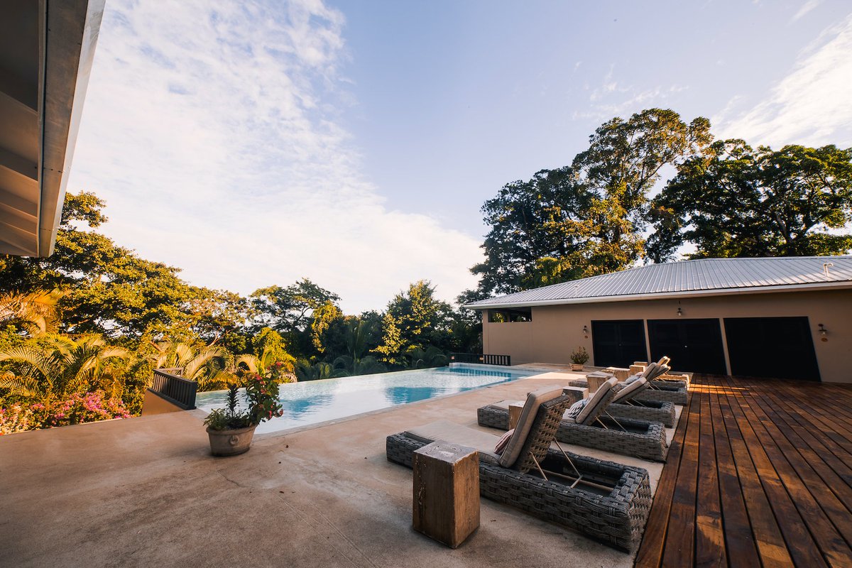 CopalTreeLodge's tweet image. This unforgettable view is waiting for you in the jungles of beautiful Belize! Cure your wanderlust with a stay at our remarkable resort. 
#travelBelize #vacationdestination #wanderlustWednesday #jungleresort