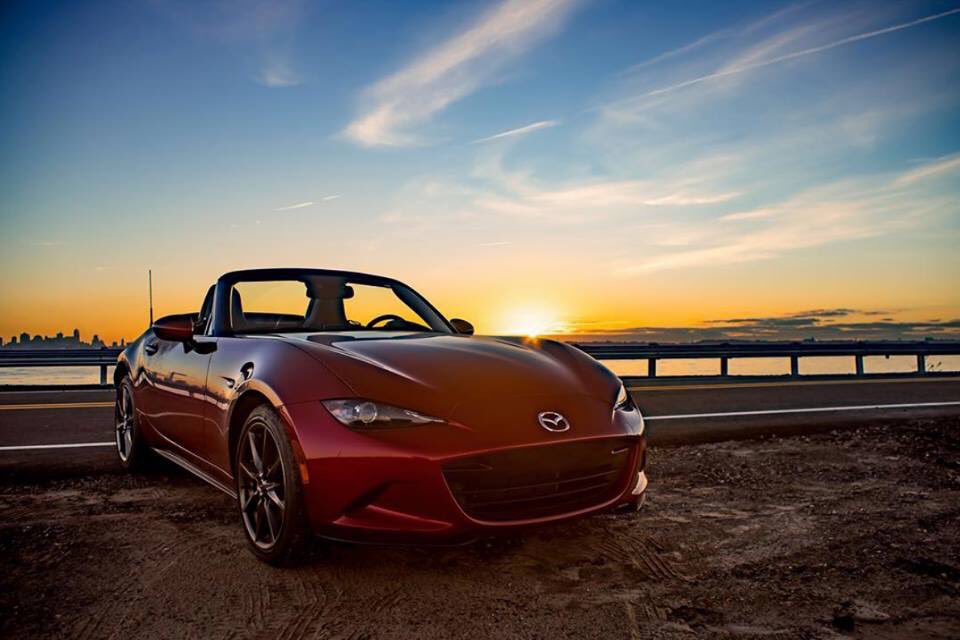 Weekend vibes on a Wednesday, thanks to the Mazda MX-5 ☀️✌🏼🐫 #WeekendVibes #Mazda #Miata #HappyHumpDay #FeelAlive