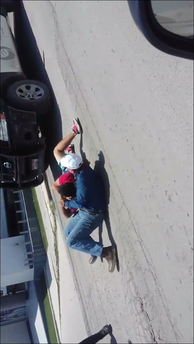 Eml_12's tweet photo. Empleado de @MpioPNegras golpea a menor interfiere @Policia_PNegras funcionario no es ni será sancionado https://t.co/FYT0ojcnpl