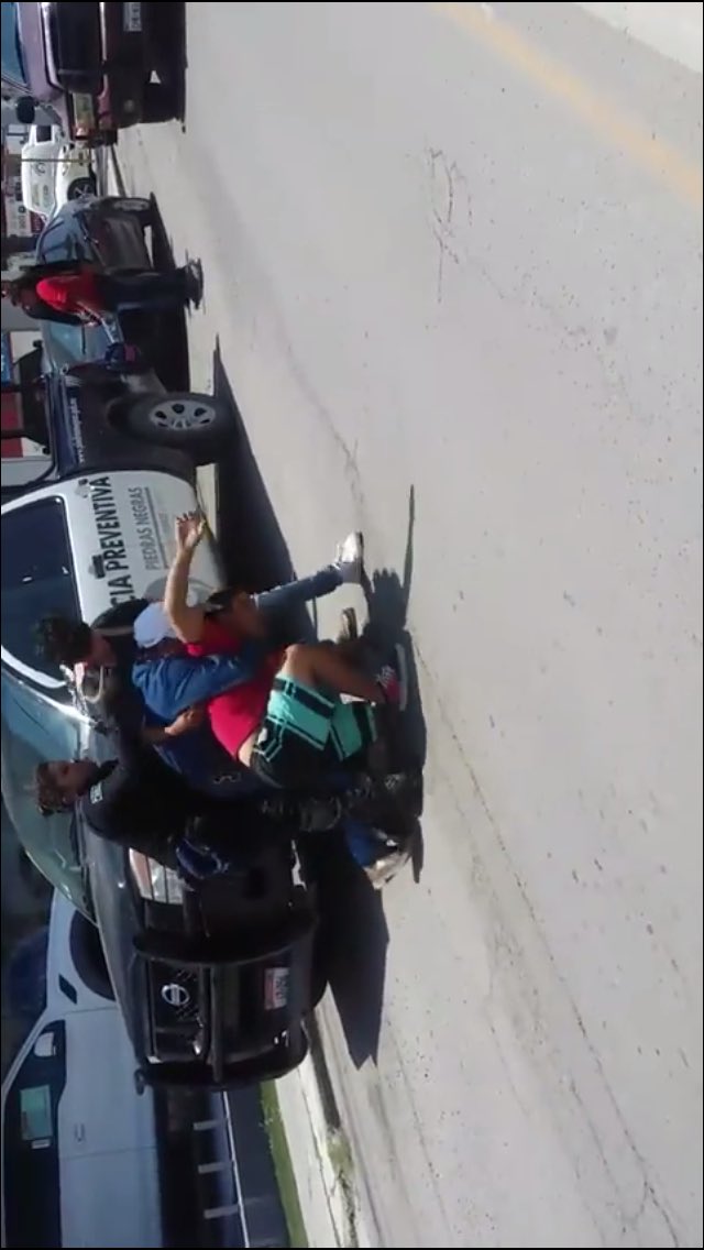 Eml_12's tweet photo. Empleado de @MpioPNegras golpea a menor interfiere @Policia_PNegras funcionario no es ni será sancionado https://t.co/FYT0ojcnpl