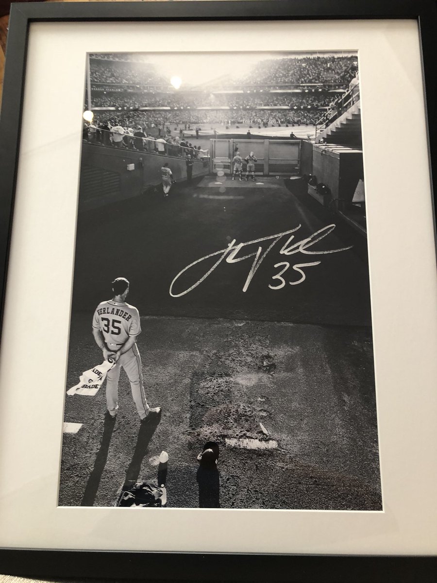 Check out this amazing signed photo of <a href="/JustinVerlander/">Justin Verlander</a> before game 2 of WS...proceeds go to help those living with ALS and benefits <a href="/TeamGleason/">Team Gleason</a> and @PMS4ALS bid HERE... 501auctions.com/sheehy/item/11…