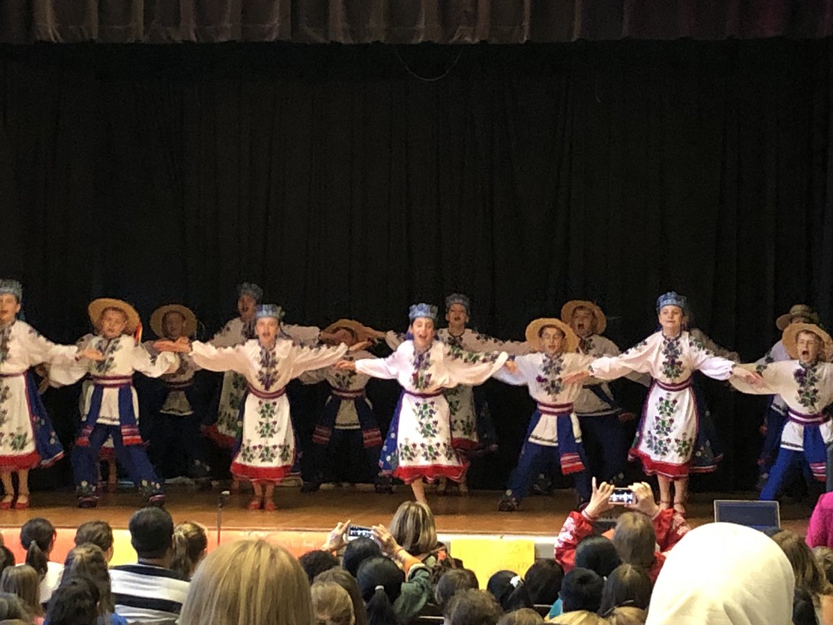 JWGarvyBulldogs's tweet image. International Night at Garvy is a success!!! Thank you Bilingual Advisory Committee, PTA, Mrs. Olech, Mrs. Mora and Ms. Podumis for putting together a wonderful celebration of diversity tonight!
