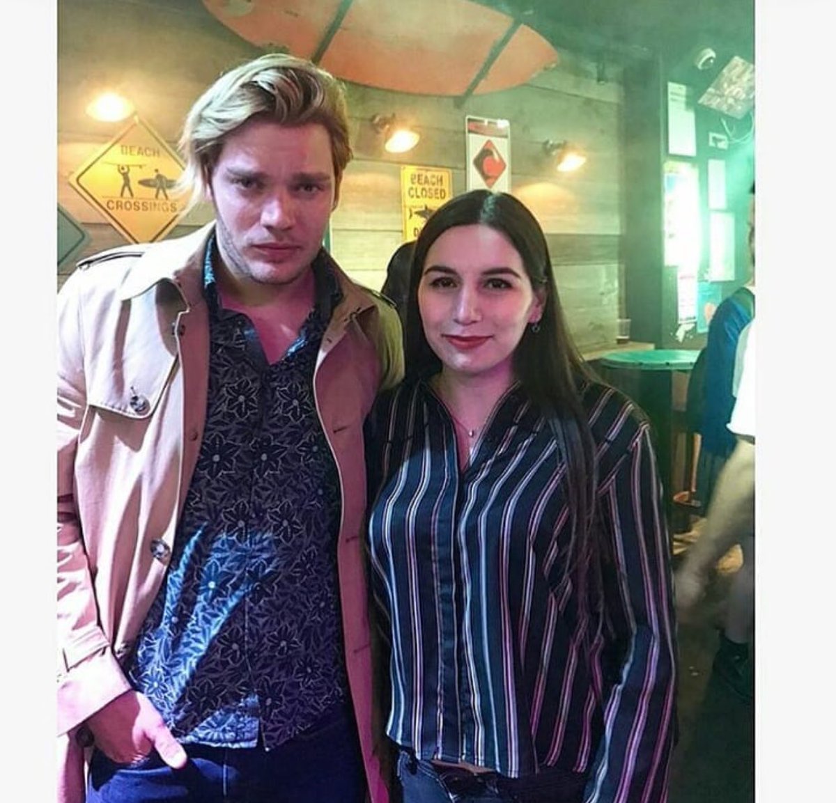 domsherwoodbra's tweet photo. 📸| Novas fotos do @DomSherwood1 com fãs em Paris. 🖤 https://t.co/KHuOlZU7lO