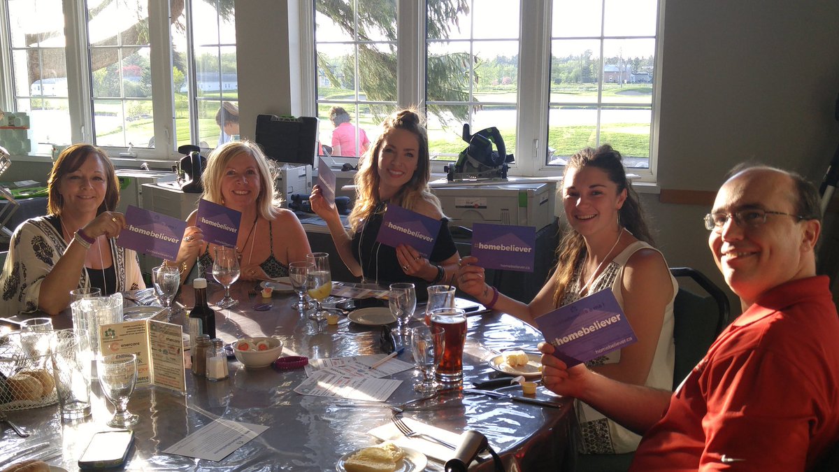 A table of happy #homebelievers from <a href="/birchviewdesign/">Birchview Design</a> and <a href="/WhelansFlooring/">Whelans Flooring</a> at the PKHBA dinner meeting