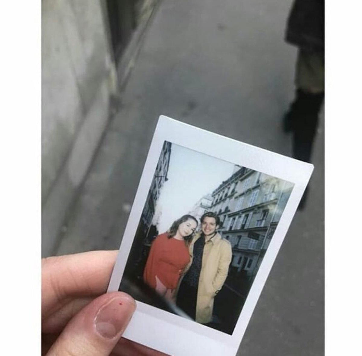 domsherwoodbra's tweet photo. 📸| Novas fotos do @DomSherwood1 com fãs em Paris. #3 https://t.co/f4U5BNUV6j