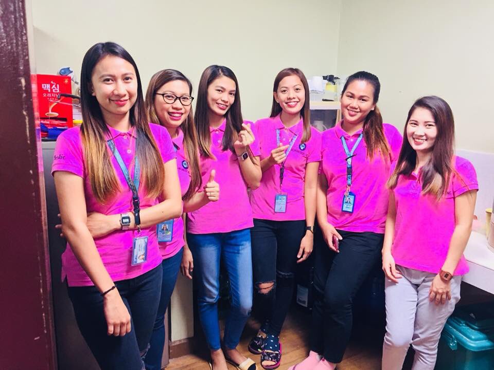 msCeline03's tweet photo. Birthday Celebration😁 🎊🎁🎉@daisyaanaa 😁
@rheaian15 @justleslie93 @grgsjackie
#cosmooffice☺️ https://t.co/eLZJNdHyqM