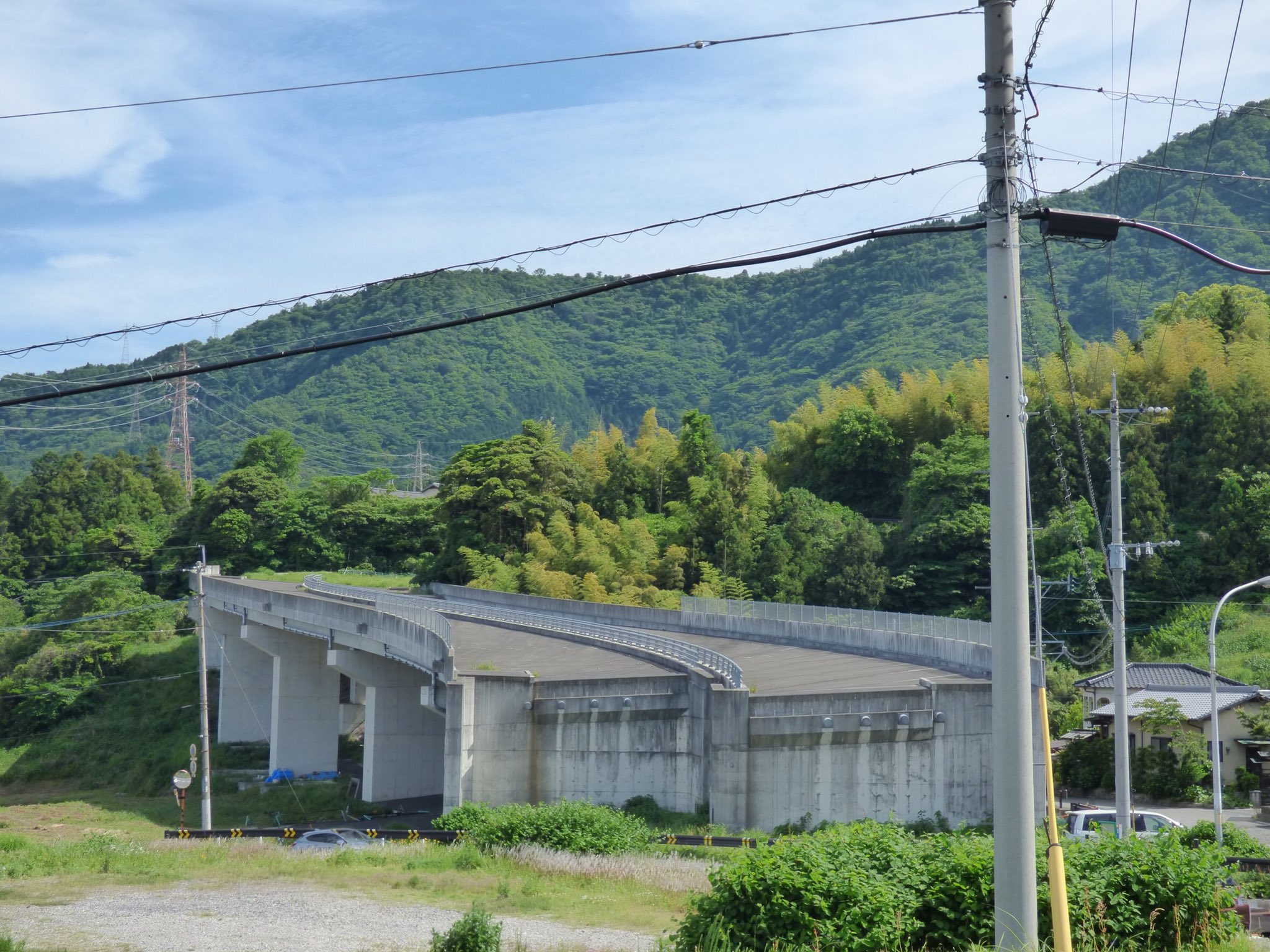 木下 竹 على تويتر 廃墟じゃないですが 道路工事が途中で打ち切りになりそのままにされてる人工物 すごく好きなんです ノスタルジック Nostalgic T Co Ifkankvdkf تويتر