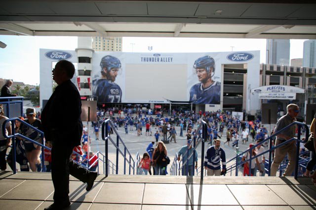 DaPraAlessandra's tweet photo. Hockey fans @AmalieArena &amp; @FergsLiveTampa for the #TBLightning Game 7 in the Eastern Conference final against the Washington Capitals. #StanleyCupPlayoffs2018 @TBTimes_Photo https://t.co/r3LhrXM6Ww