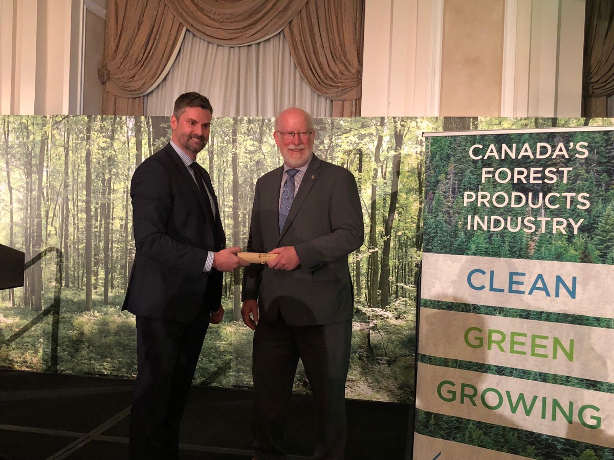 dickcannings's tweet photo. Thanks to @FPAC_APFC and @DerekNighbor for presenting me with the FPAC Forest Community Champion Award!  It’s an honour and a pleasure to support the forest industry in this great country. https://t.co/fVqK8AOX8o