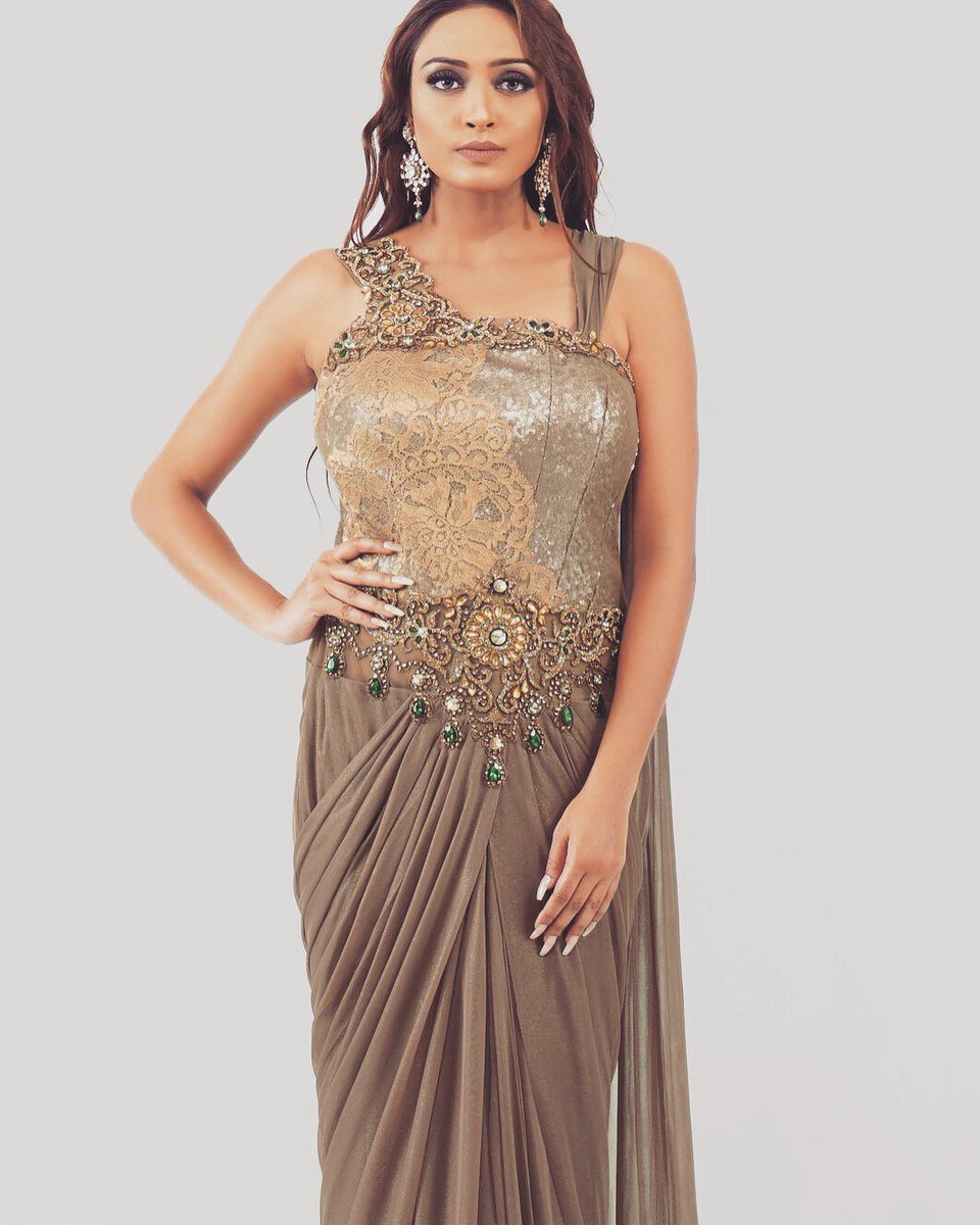 VishivaStudio's tweet photo. #Indowesternoutfit https://t.co/cl2RF1fKpQ