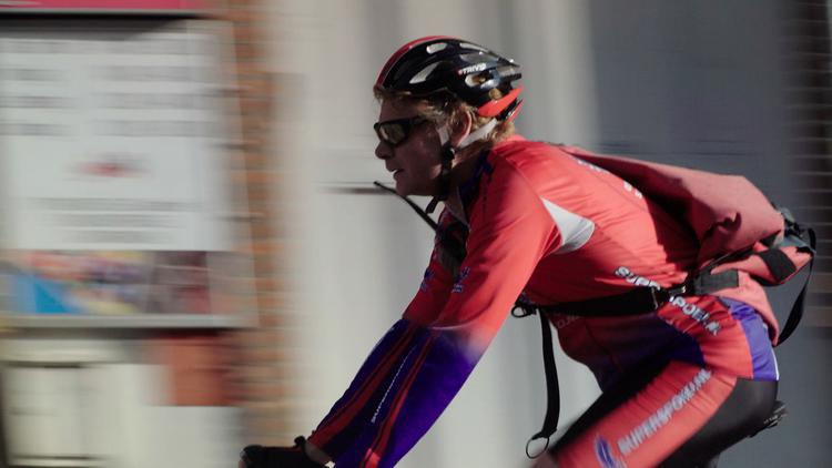 deprotagonisten's tweet photo. Onze #recensie van De Fietser ***1/2, vanaf vandaag in de bioscoop en binnenkort op @PiclNL.
@amstelfilm @HerrieFilmTV #review #DeFietser #documentaire #fietsen #wielrennen #bioscoop https://t.co/mLwdrQgtGZ https://t.co/maCQKIOxol