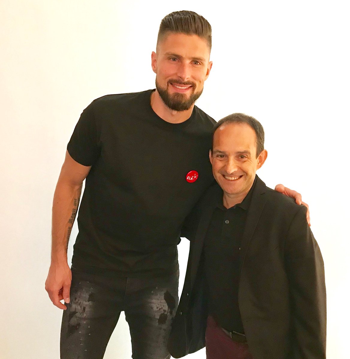 ELAOfficielle's tweet photo. Un immense MERCI à notre parrain @_OlivierGiroud_ pour son soutien indéfectible à notre combat contre les leucodystrophies ... et tout le meilleur à lui pour la @fifaworldcup_fr #MetsTesBaskets et bats la maladie #OnVaGagner @JCASSOELA @equipedefrance https://t.co/YsRorh3vd5