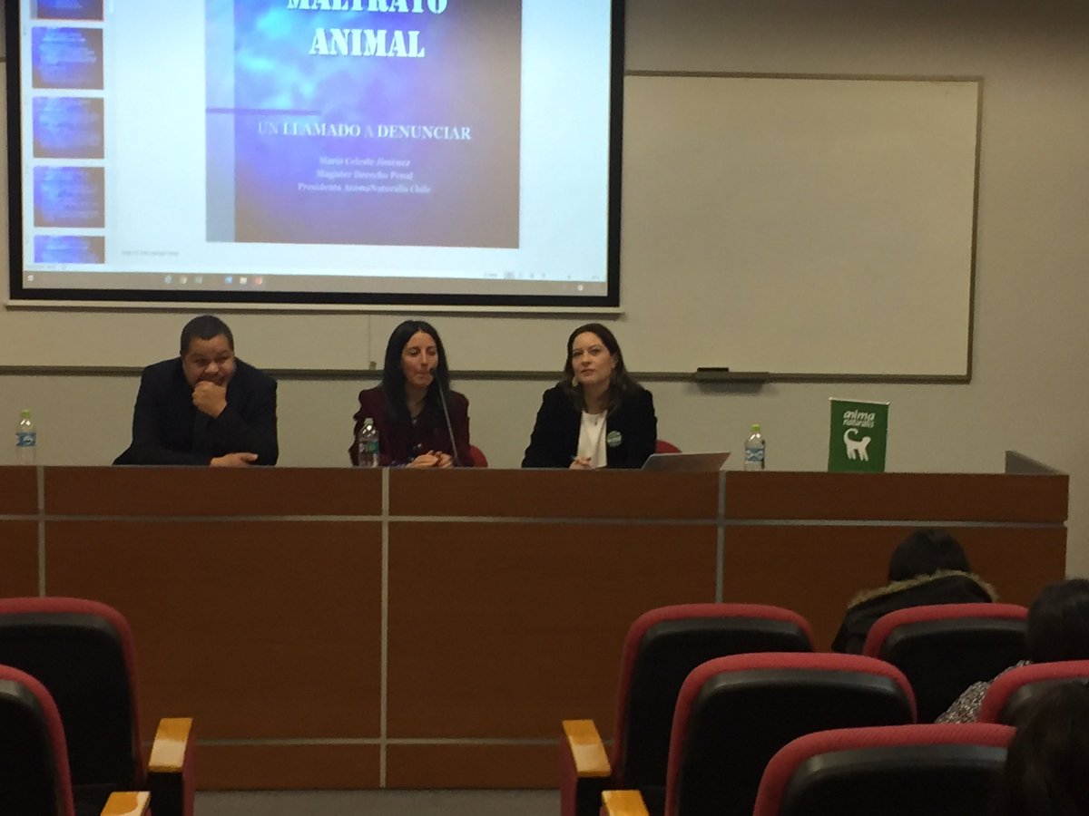 AnimaNat_Chile's tweet photo. Hoy nuestra presidenta de #ANChile @celestejim dando una charla sobre delito de #MaltratoAnimal en #UniversidadAutonoma #Talca #Chile #SoyAnimaNaturalis #DerechoAnimal @AnimaNaturalis https://t.co/rH1UeJD44d