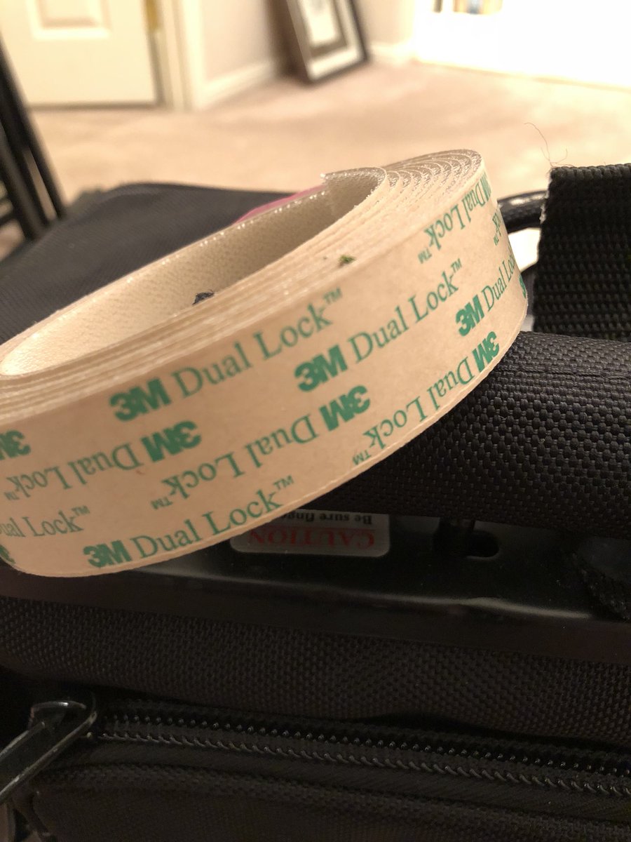 I just replaced some worn out velcro on my suitcase with fancy new <a href="/3M/">3M</a> dual lock™️. Feels very #futuristic