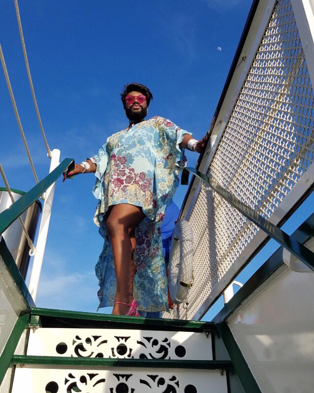 Your fav lesbian auntie is drunk and on a boat