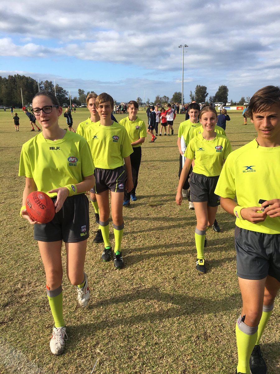 nswpssa1's tweet image. You can't have a game without officials! A huge shout to our student officials from the NSWACT Umpires for their help throughout the NSWPSSA AFL Championships. Such a great opportunity for Secondary students #alternativepathway