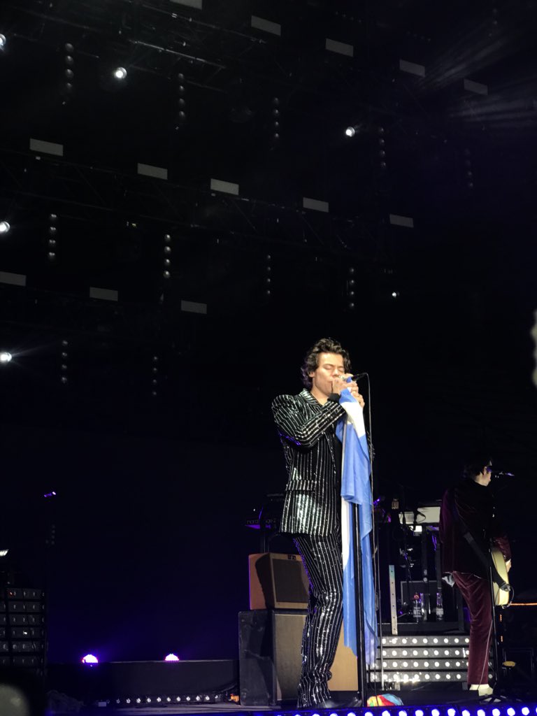 atlhestyles's tweet photo. 2014 WHERE WE ARE TOUR

2018 LIVE ON TOUR

#HarryStylesLiveOnTourBuenosAires 
#HarryStylesLiveOnTourArgentina https://t.co/QWgtHjCHU7