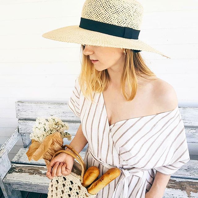 Linen dress is the best choice for suuny hot summer day. Check for more at @medvilniukas👗
.
.
.
.
.
.
.
#medvilniukasdress #linendress #summerdress #openbackdress #openback #summer #inspiremyinstagram #summermood #style #styleinspiration #stylish #fa… ift.tt/2kjRInb