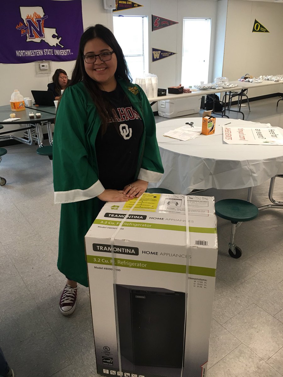 trinamwright's tweet photo. Congratulations @AustinMustangs 🎈🎉🎓for a successful Senior Decision Day🙌🏽🙌🏽 @HISD2College #Go Mustangs https://t.co/gzhQ0tj9fa