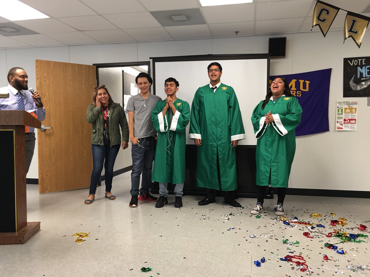 trinamwright's tweet photo. Congratulations @AustinMustangs 🎈🎉🎓for a successful Senior Decision Day🙌🏽🙌🏽 @HISD2College #Go Mustangs https://t.co/gzhQ0tj9fa