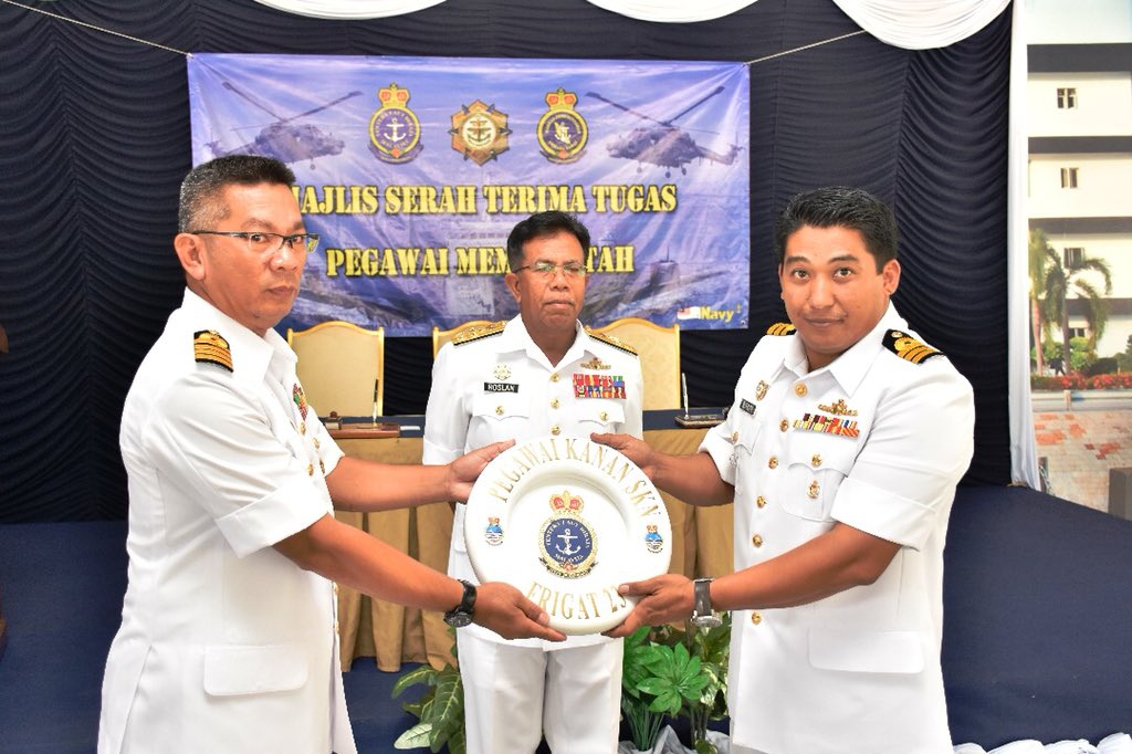 MPA_Barat's tweet image. Panglima Armada Barat, Laksdya DS @roslan1531 sempurnakan majlis serah terima tugas Pegawai Kanan Armada &amp;amp; Pegawai Memerintah @KdLekiuFrigate.

Tahniah Kept Abdullah Sani dan Kdr Suhaimi Jumahat atas pelantikan baru. 

#NavyNews 
#NavyTradition