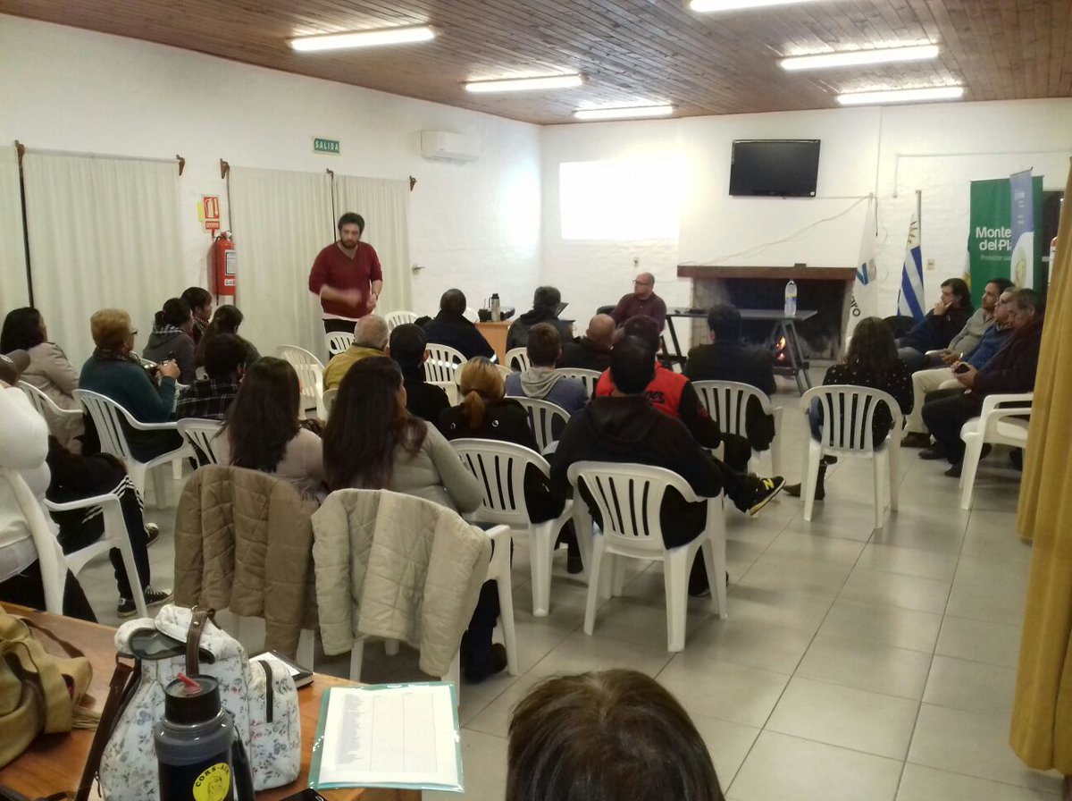 Mides_RN's tweet photo. #ProyectoHongos 
En #Algorta con más de 30 personas dio inicio el ciclo de talleres a realizar con @IntRioNegro, @MGAPUruguay, @montesdelplata, Asoc. Civil #ElTrencito, y @midesuy #Dinesil/#Ruralidad.
Valor agregado, formalización, seguridad laboral, y +
#GobiernodeCercania https://t.co/mAN6KW7OSf