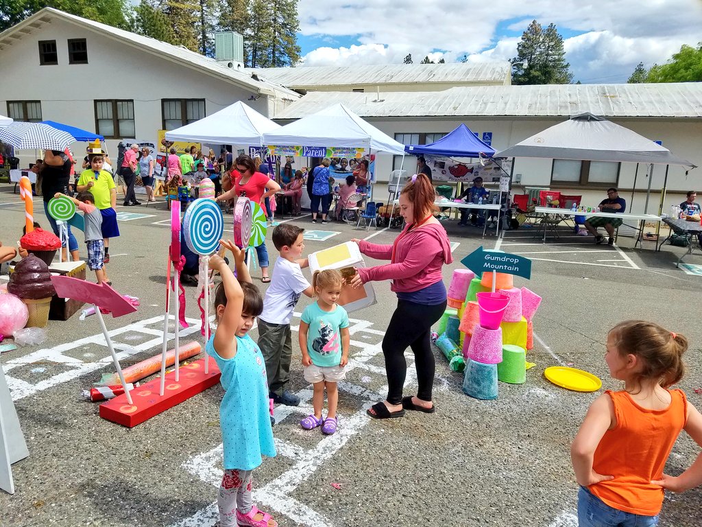 rvrangers's tweet photo. Thank you to all who volunteered on Saturday at the Paradise Chocolate Fest. Our students worked in the KidZone, running games for the children who attended. So proud that Ridgeview students and staff volunteered over 170 hours this year! #rvhswolverine #pusdk12 https://t.co/RDOYkiyA3n